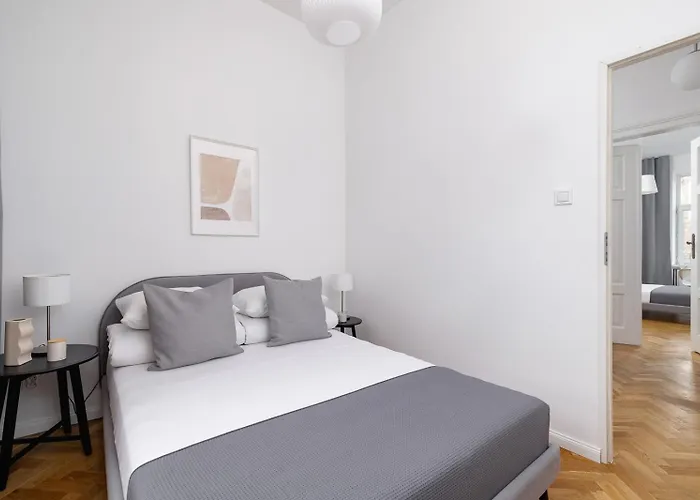 2-bedroom With Balcony - Dluga 65 Krakau