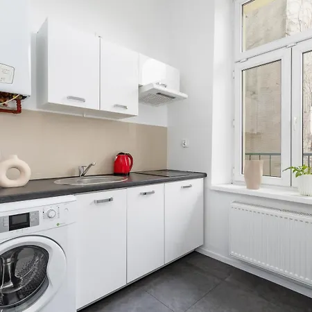 2-bedroom With Balcony - Dluga 65 Lägenhet *